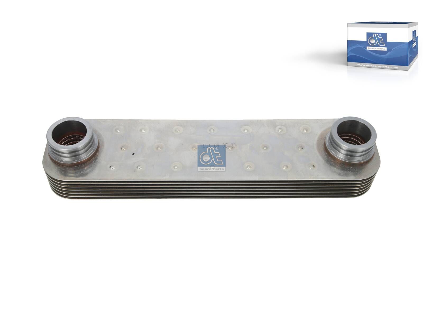 Oil cooler | DT Spare Parts 7.74042